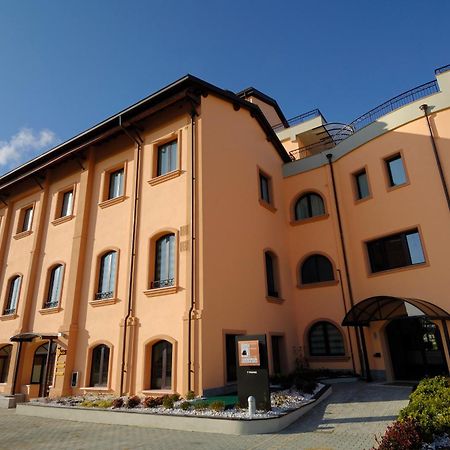 Hotel La Cartiera Виньола Екстериор снимка