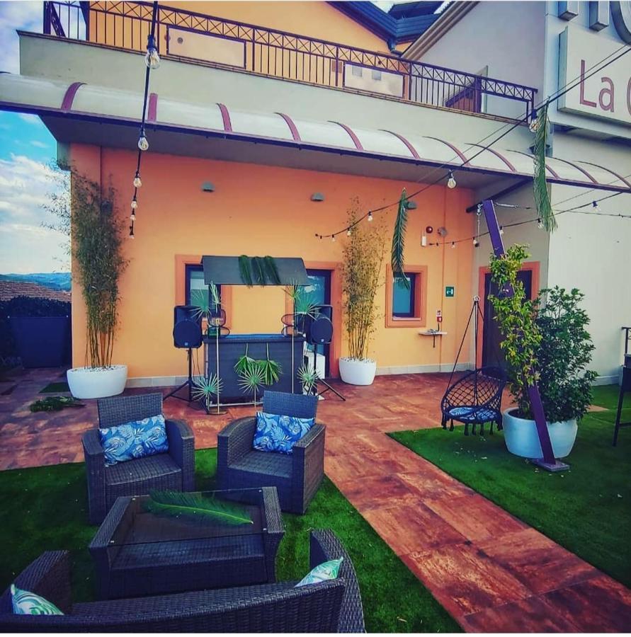 Hotel La Cartiera Виньола Екстериор снимка