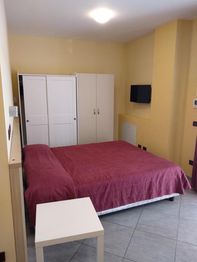 Hotel La Cartiera Виньола Екстериор снимка