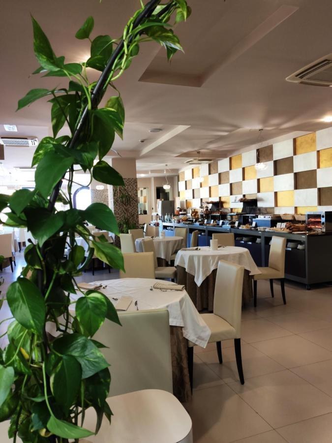 Hotel La Cartiera Виньола Екстериор снимка