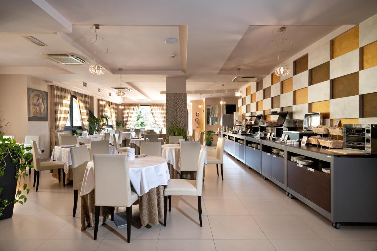 Hotel La Cartiera Виньола Екстериор снимка