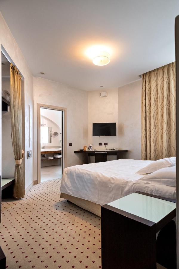 Hotel La Cartiera Виньола Екстериор снимка