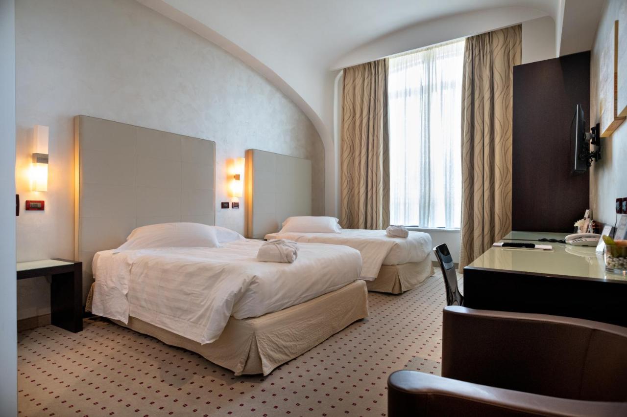 Hotel La Cartiera Виньола Екстериор снимка