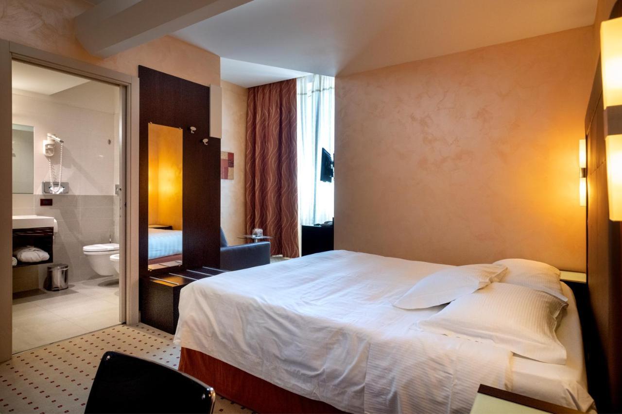 Hotel La Cartiera Виньола Екстериор снимка