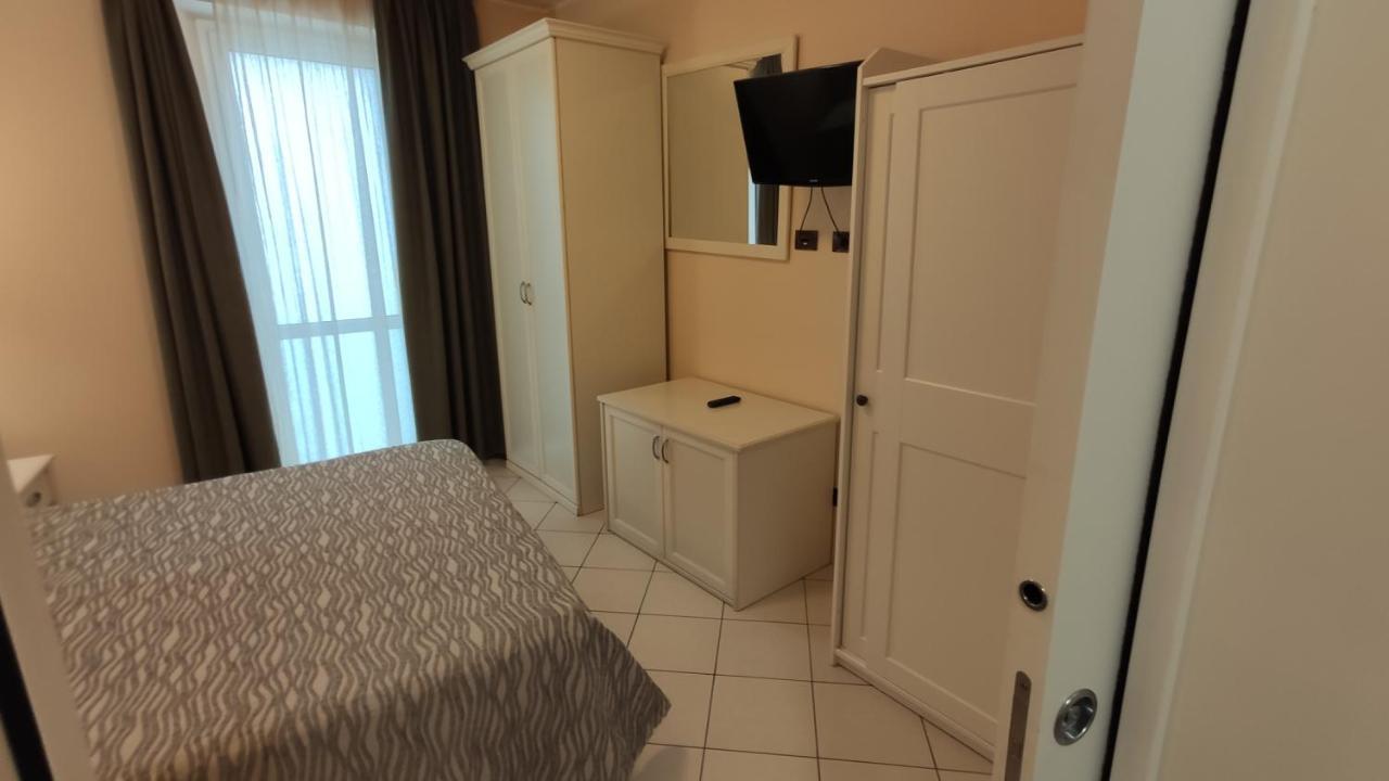 Hotel La Cartiera Виньола Екстериор снимка