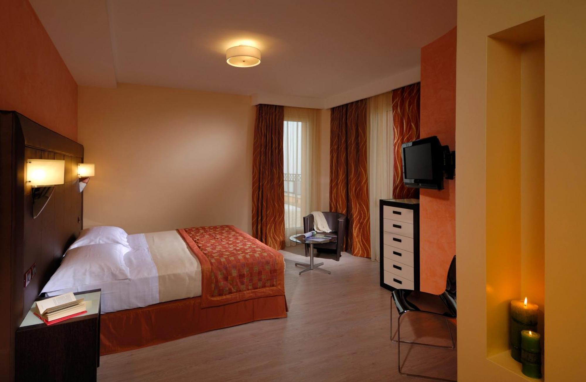 Hotel La Cartiera Виньола Екстериор снимка