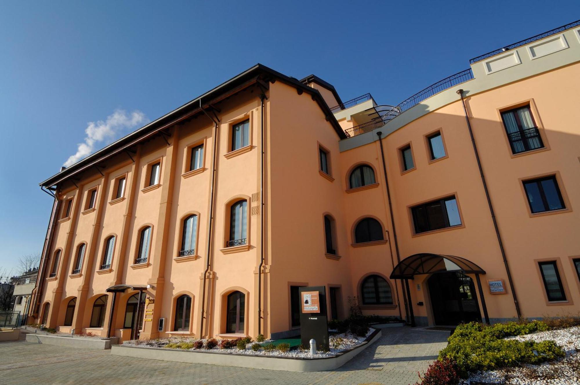 Hotel La Cartiera Виньола Екстериор снимка