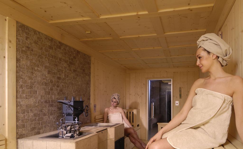 Hotel La Cartiera Виньола Екстериор снимка